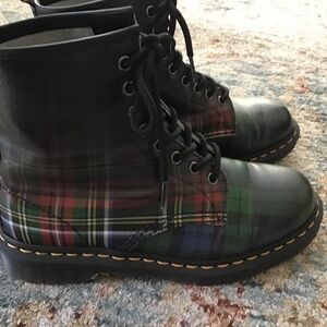 Dr. Martens Tartan Plaid boots #1460  sz39(8.5). EUC